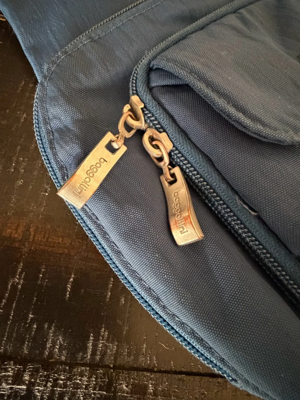 Baggallini blue crossbody pockets travel‎ casual adjustable
